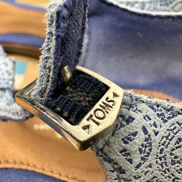 TOMS Jutti T-Strap Blue Tiles Suede Print Pointed Toe Flats Dorsay Size 6.5 - Picture 2 of 10